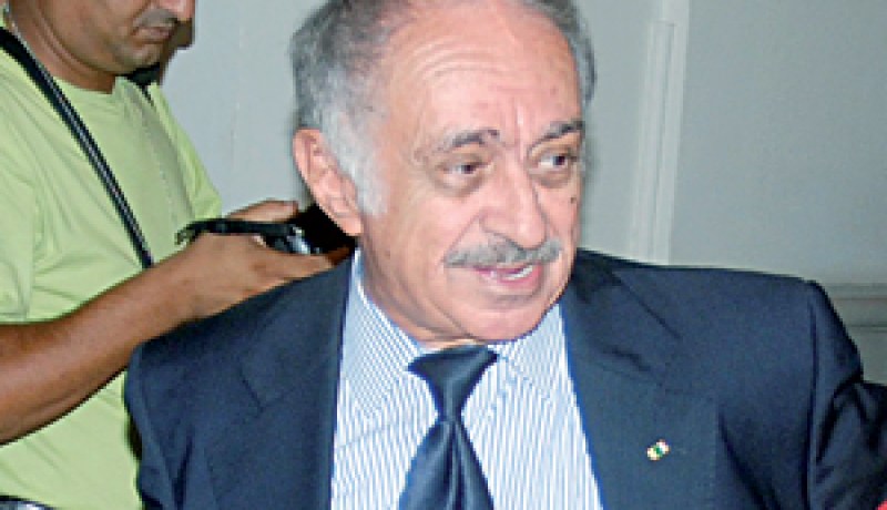 عميمور يحتقر الصحفيين