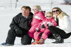 إنقاذ أحد أبناء ملكة هولندا من الموت بعد أن ظل مطمورا تحت الثلج مدة 15 دقيقة