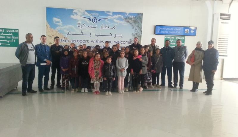 بالصور.. تلاميذ المدارس وطلبة الجامعات في زيارة لشرطة الحدود بمطار بسكرة