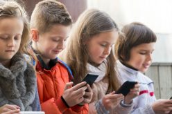 ثلث أطفال الجزائر يملكون “سمارت فون”