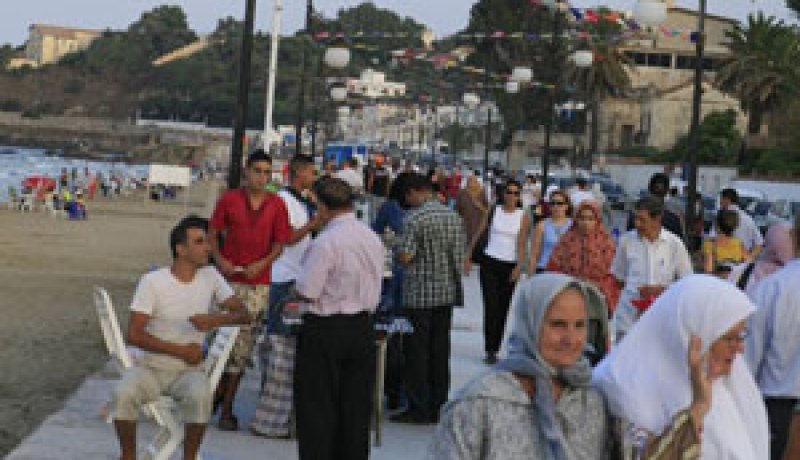 ولاية لا تنام والزائر سيد المكان :من “الكور” إلى “سرايدي”… وتناول “الكريبوني” سنّة الزائر لعنابة
