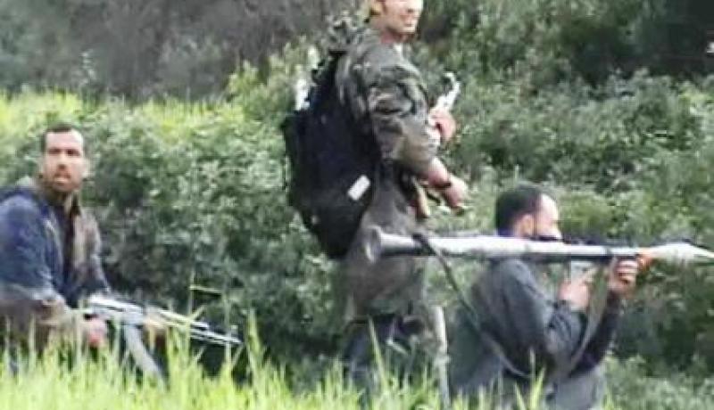 التصفير ورمي الحجارة على سطوح المنازل وسائل للاتصال مع الجماعات الإرهابية