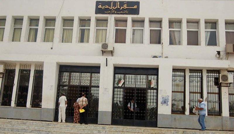 محمد شرفي..تجنيد موظفي البلديات في الانتخابات