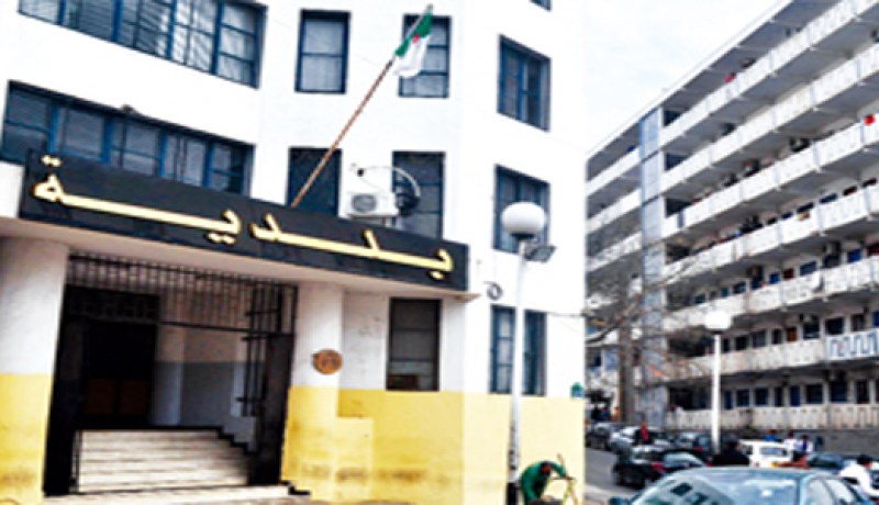 عمال البلديات يواصلون إضرابهم ويرفضون وعود الوزراة