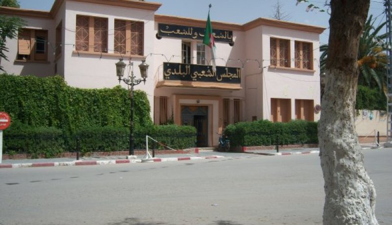 إدماج كل العمال المتعاقدين والمؤقتيـن في البلديات