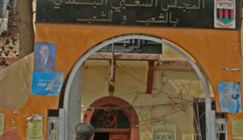 بعد الاحتجاجات الأخيرة لشباب المنطقة المطالبة برحيل رئيس الدائرة…اجتماع الوالي بأعضاء المجلس البلدي وممثلي المجتمع المدني لاحتواء الوضع
