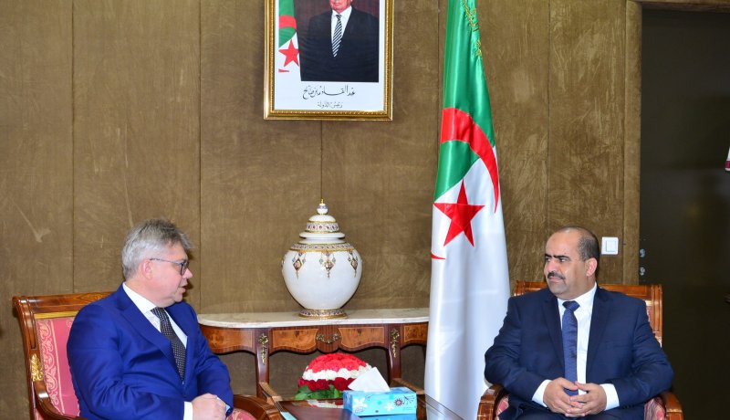 سليمان شنين يلتقي سفير فيدرالية روسيا بالجزائر
