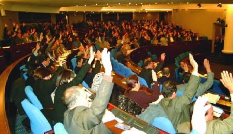 البـرلمان حــــائـر