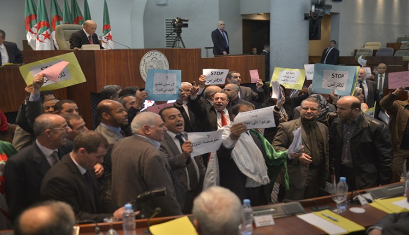 عودة الاحتجاجات إلى البرلمان الأسبوع القادم