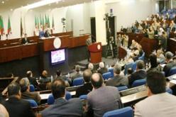 تجريد كل برلمـاني من العضويـة بعد تغـيير الانتماء السـيـاســــي