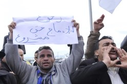 اعتصامات أمام مبنى الولاية ومحاولات انتحار أمام مقر البرلمان