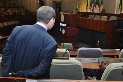 برلمانيون لا يعرفون عدد وزراء سلال.. ولا سعر البنزين