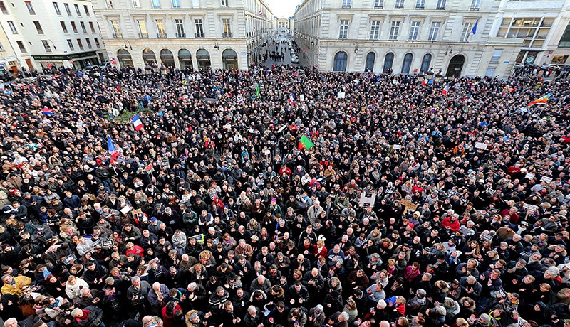 مسـيرة مليونية دولية بباريس للتنديد بالإرهاب