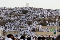 اصابة 12 معتمرا  في شجار على جبل عرفة بالسعودية