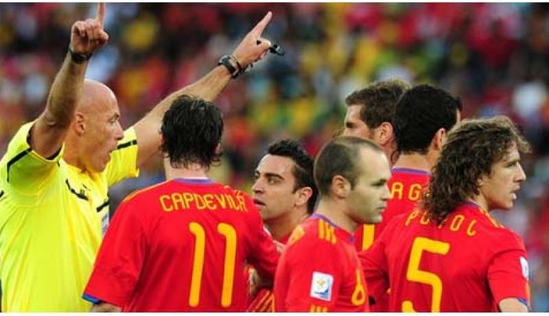 مونديال 2010: الصحف الاسبانية متخوفة من الحكم الانجليزي ويب