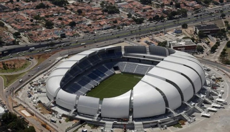 انفجار انبوب ة مياه في سقف المركز الإعلامي لاستاد أرينا بالبرازيل