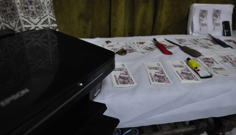 درك بـاتـنـــة يـفــكـــك شـبــكــتــيــــن وطـنــيـتــيــــن لتـــزويـــــر الديــنـــــــار والأورو في الـجـــــــزار وآريــــــس