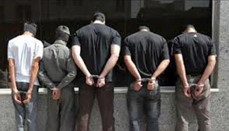 تفكيك شبكة دولية مختصّة في المتاجرة بالأسلحة والألبسة العسكرية بالبيّض