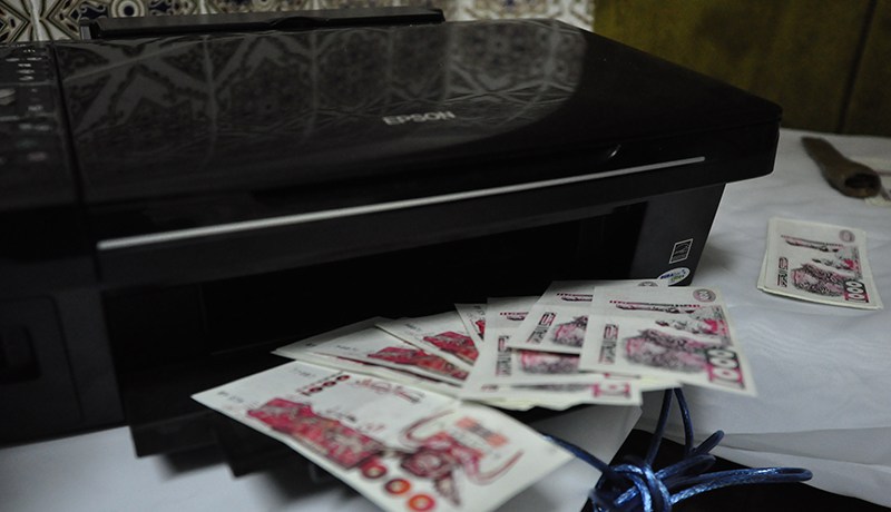 الإطاحة بشبكة ترويج وتزوير الأوراق النقدية من فئة 1000 و2000 دج
