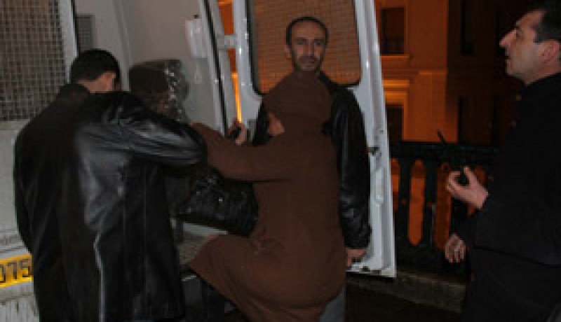 إرهابي سابق ضمن عصابة لسرقة السّيارات تستعمل الأسلحة النّارية في الإعتداءات