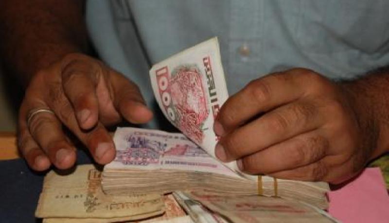 تسرق 350 ملـون من عشيقها المقاول انتقاما لرفضه الزواج منها بالعاصمة