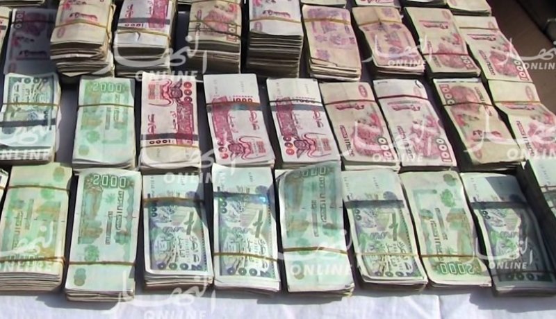 توقيف مروج متلبسا بحيازة 940 مليون مزورة في مسرغين بوهران