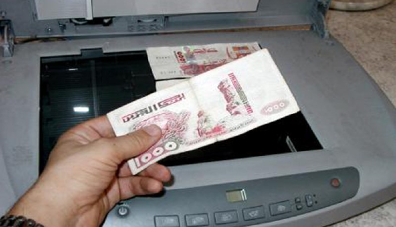 توقيف مختص في تزوير ورقة 2000 دينار النقدية في بسكرة