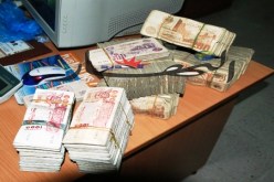 الإطاحة بعصابة كاميرونيين زورت أوراقا نقدية بقيمة مليار باستعمال‮ ‬فيتامين س‮‬