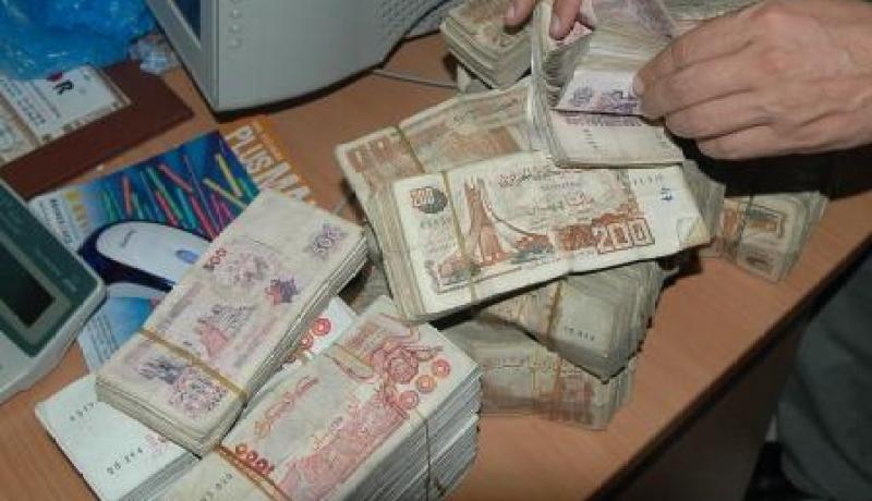 اكتشاف مطبعة لتزوير الدينار الجزائري في إيطاليا!