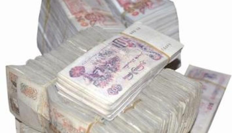 ثمانون مليـونا مـن الأوراق النقـديـة المـزورة داخـل حقـيـبـة يـد امـرأة