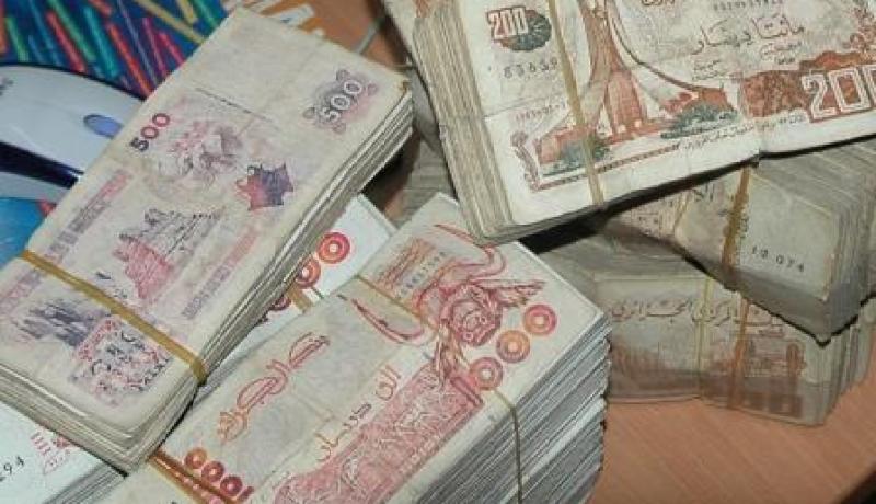 سيدة تحتال على مسؤولي بنوك عمومية وتستفيد من قروض بـ600 مليون