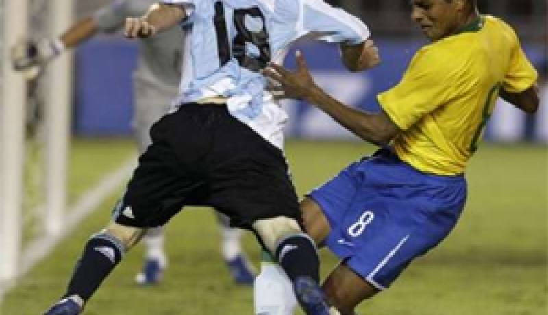يلتقيان اليوم في الدور نصف النهائي … الأرجنتين والبرازيل تنقلان معركتهما إلى بكين