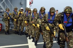 قوات الجيش الوطني تنقذ بحارة كانوا عالقين غرب رأس الحمراء في عنابة