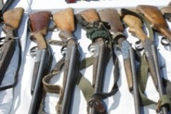 العثور على أسلحة نارية وذخيرة حية مجهولة المصدر