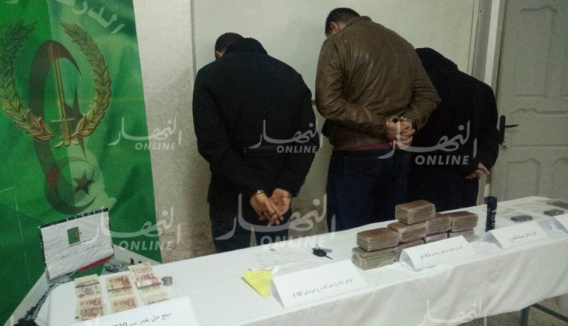 غليزان.. حجز ازيد من 4 كلغ من الكيف بحقيبة قابض حافلة لنقل المسافرين