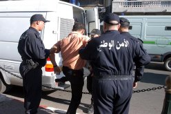 توقيف جزائري بمطار هواري بومدين صدرت في حقه 3 أوامر دولية بالقبض