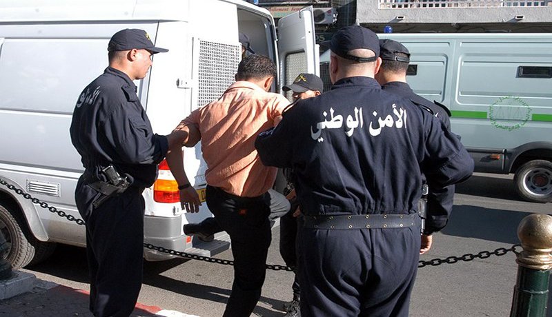 توقيف جزائري بمطار هواري بومدين صدرت في حقه 3 أوامر دولية بالقبض