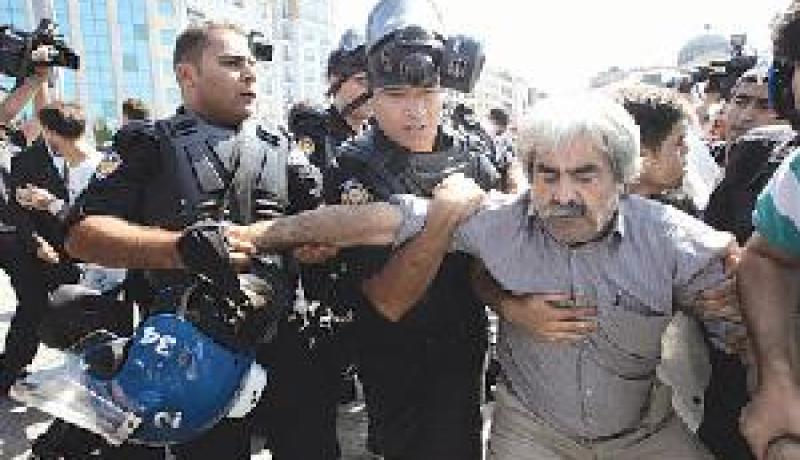 الشرطة الفرنسية تعتقل كرديين في قضية مقتل ثلاث ناشطات كرديات