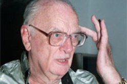 وفاة الكاتب آرثر كلارك أحد رواد الخيال العلمي