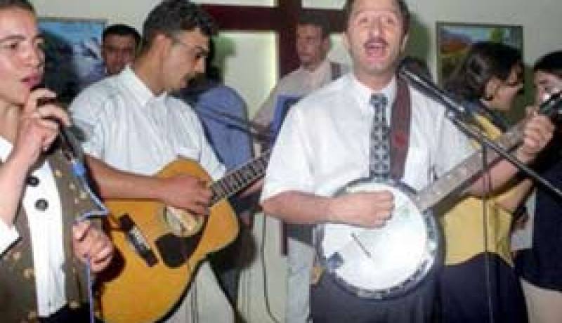 قساوسة استغلوا فترة انتشار الجماعات المسلحة لنشر المسيحية ببلاد القبائل