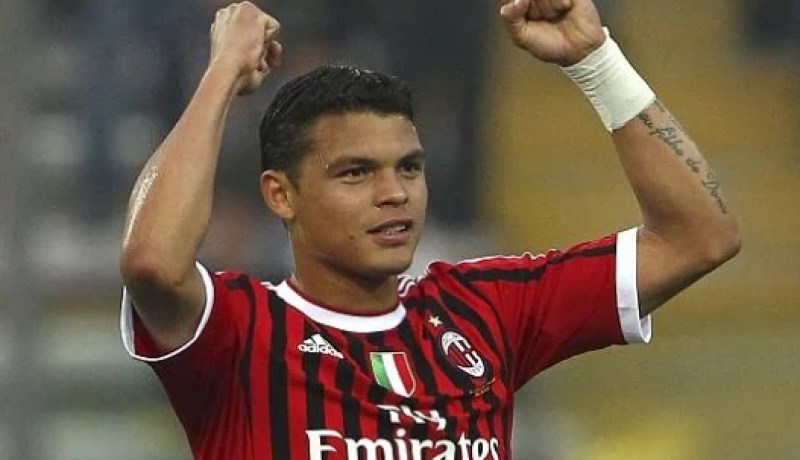 المدافع البرازيلي تياغو سيلفا في طريقه لنادي باريس سان جيرمان