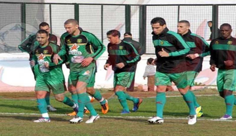 .  مدرب شباب قسنطينة رشيد بوعراطة يغادر العارضة الفنية