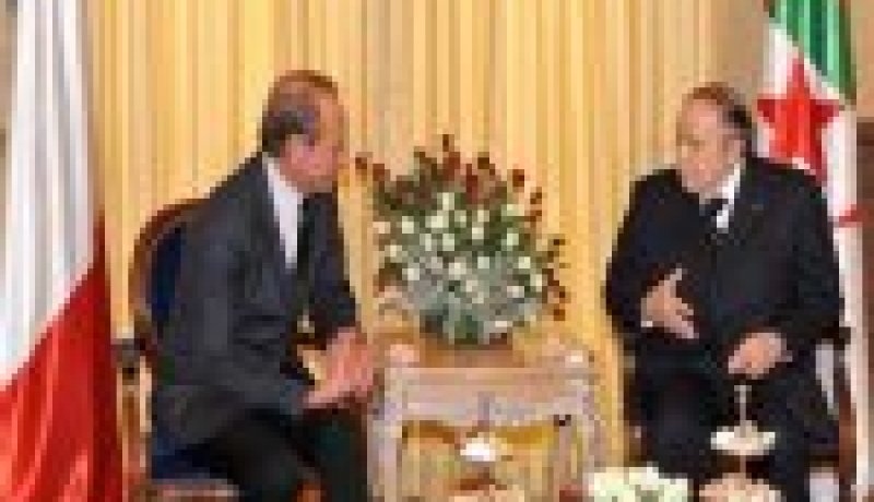 الرئيس بوتفليقة يستقبل عمدة باريس