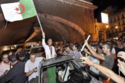 مخلوفي يستقبل بمطار هواري بومدين استقبال الأبطال