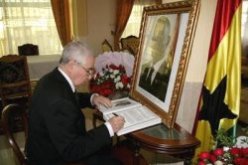 بن صالح يقدم العزاء باسم رئيس الجمهورية إثر وفاة الرئيس الغاني جون إيفانس أتاميس