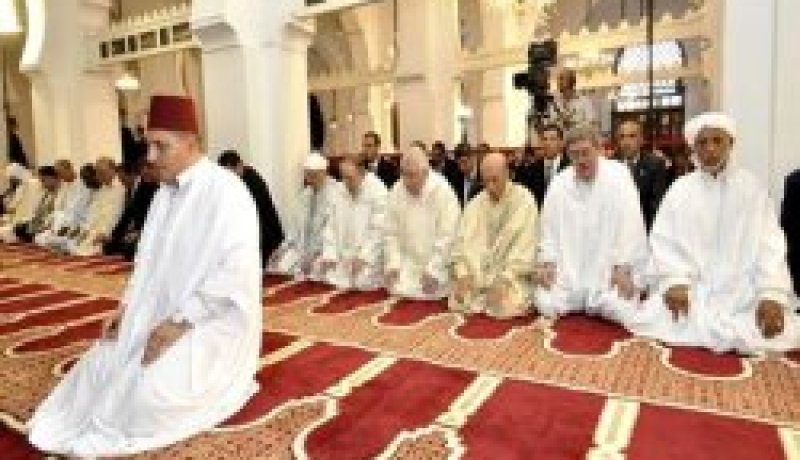 الرئيس بوتفليقة يؤدي صلاة عيد الفطر المبارك بالجامع الكبير بالعاصمة