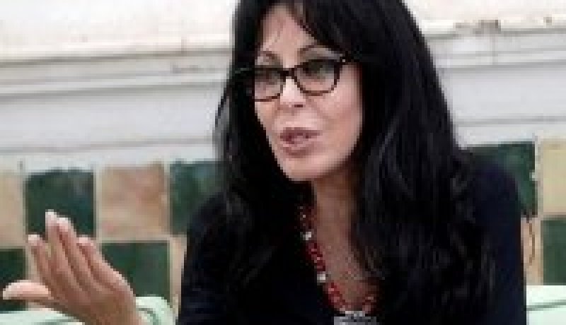 بن قيقي: زيارة الرئيس هولاند إلى الجزائر “بداية لحوار” بين البلدين