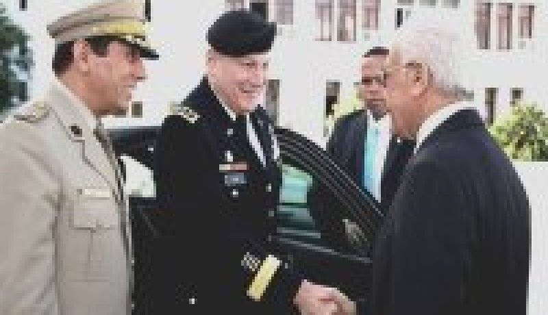 عبد المالك قنايزية يستقبل القائد الأعلى لأفريكوم