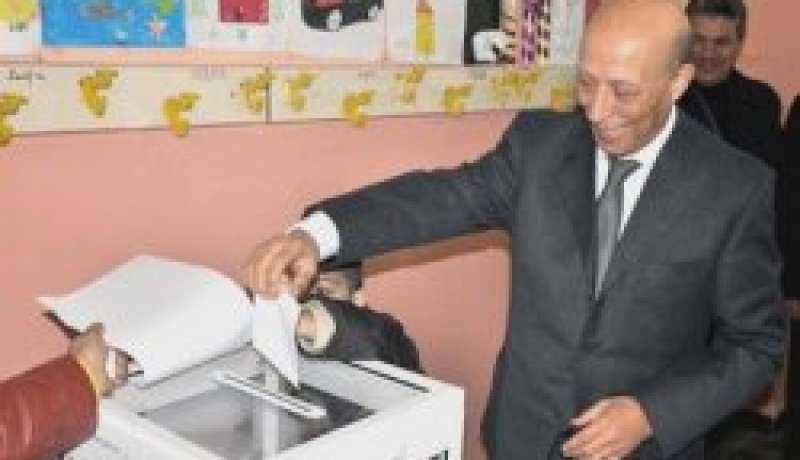 ولد خليفة يؤدي واجبه الانتخابي