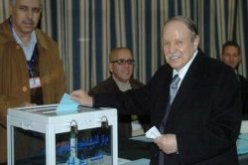 بوتفليقة يؤدي واجبه في الانتخابات المحلية 2012